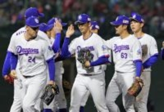 喜ぶ中日ナイン　プロ野球