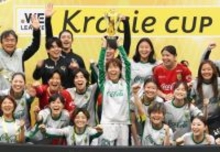 喜ぶ岩清水　サッカー