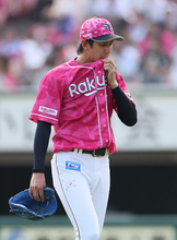 汗をぬぐう岸　プロ野球