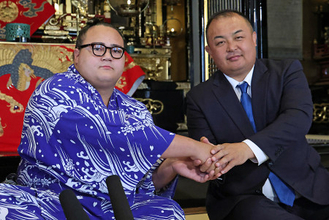 丹治と荒汐親方　大相撲