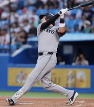 ダルベックの先制３ラン　プロ野球