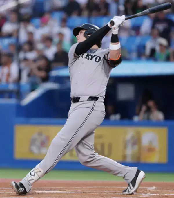 ダルベックの先制３ラン　プロ野球