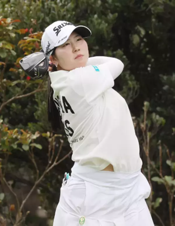 藤本のティーショット　女子ゴルフ