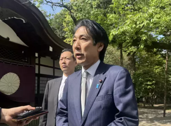 城内担当相が靖国参拝