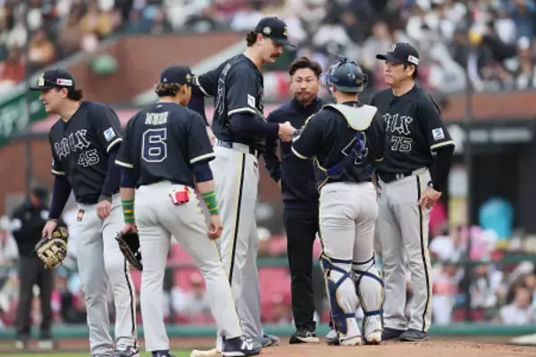 マウンドに集まるオリックスナイン