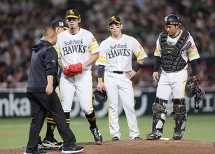 降板するアルメンタ　プロ野球