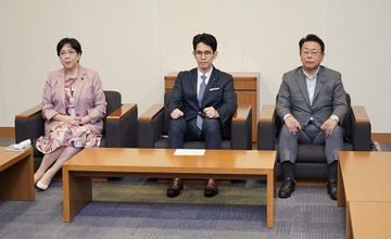 中立公、今秋にも「新たな体制」