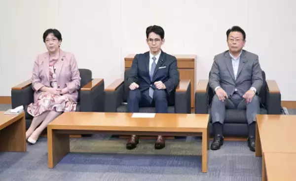 中立公、今秋合流へ協議本格化