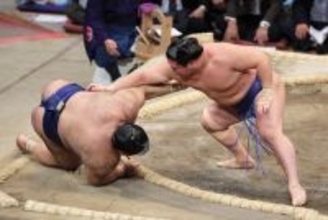 若隆景の上手投げ