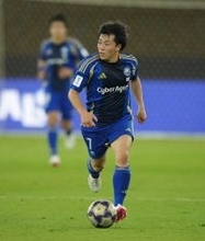 プレーする相馬　サッカー