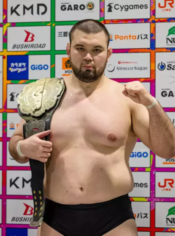 ウルフ、プロレス初戦勝利＝柔道金メダリスト