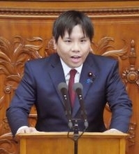 みらい、初の代表質問