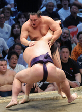 両横綱、そろって黒星＝大相撲名古屋場所