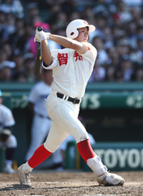 楠本の勝ち越し３点本塁打　高校野球