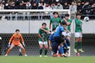 ゴールを守る青森山田　高校サッカー