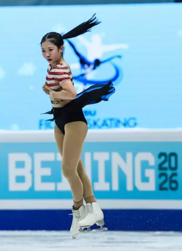 大技で着氷、首位発進＝中井、笑顔でフリーへ―四大陸フィギュア