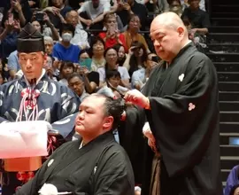 元小結北勝富士が断髪式　大相撲