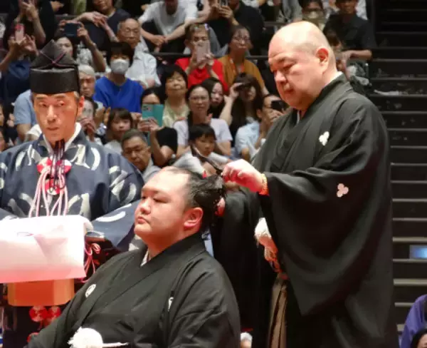 元小結北勝富士が断髪式