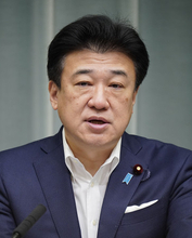 記者会見する木原官房長官