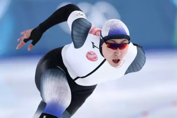 滑走する新濱　五輪