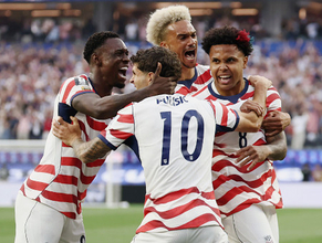 喜ぶ米国イレブン　Ｗ杯サッカー