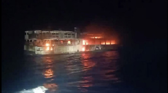フェリー火災、５人死亡　フィリピン