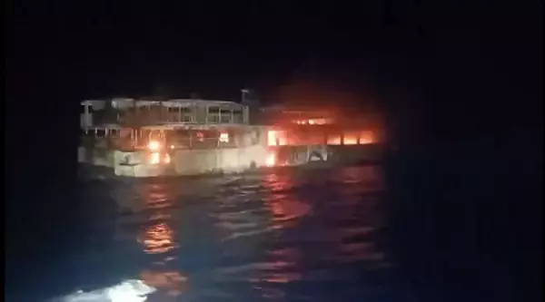 フェリー火災、５人死亡　フィリピン