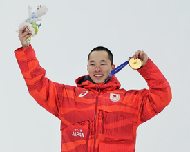 金メダルを掲げる木村　五輪