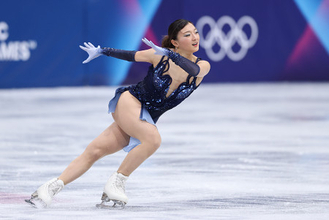 演技する坂本　五輪