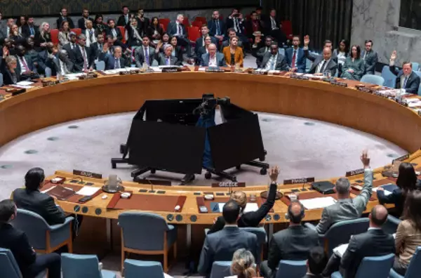 イラン非難の安保理決議採択