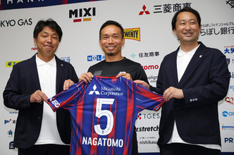 現役続行を表明した長友　Ｊリーグ