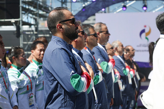 歓迎セレモニーのイラン選手団