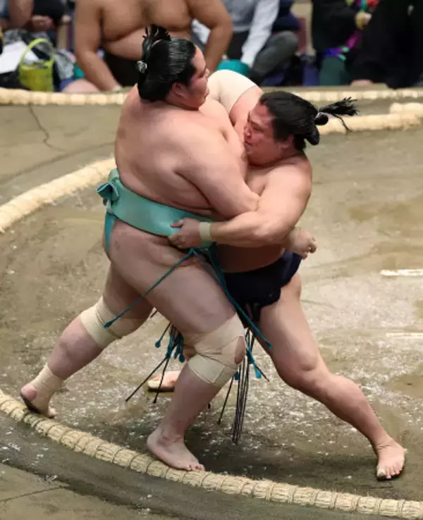 若隆景の寄り切り