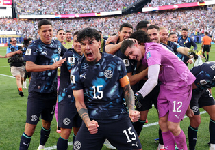 波乱起こしたパラグアイ＝気迫の守備、ドイツ破る―Ｗ杯サッカー