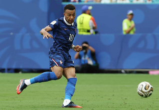 ゴールを決めるエムバペ　Ｗ杯サッカー