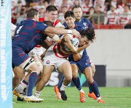 先制トライを決める広瀬