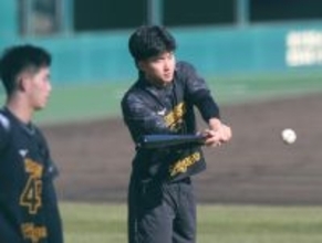 打撃練習する阪神の立石　プロ野球