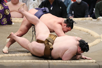 豊昇龍の寄り倒し