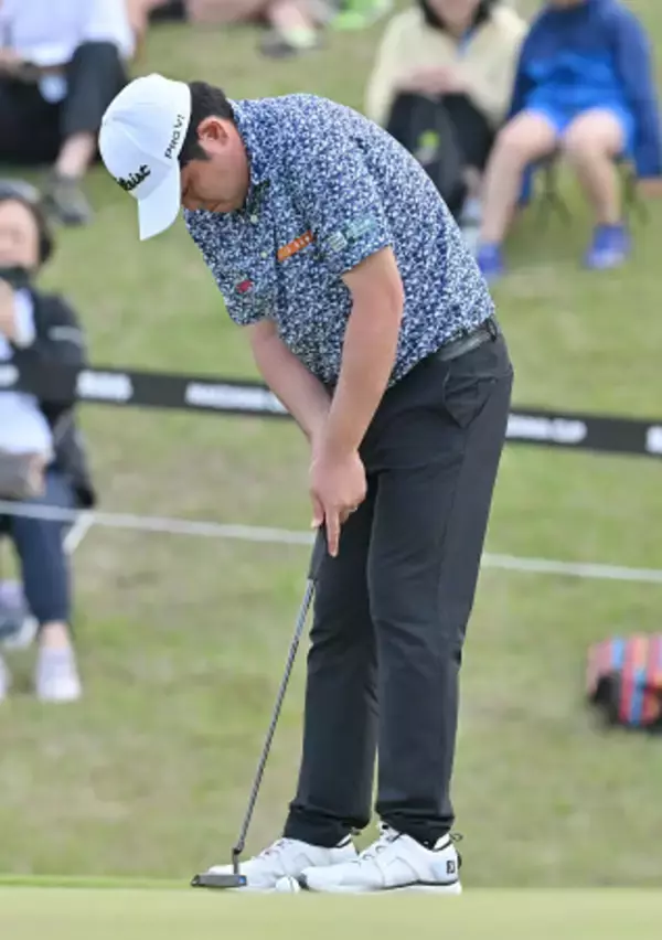 バーディーを奪う米沢　男子ゴルフ