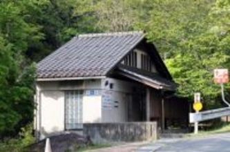 父親を殺人容疑で再逮捕