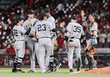 「喜ぶ巨人ナイン　プロ野球」の画像1