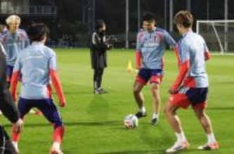 練習する鈴木ら　サッカー