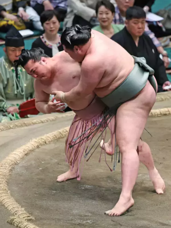 炎鵬の下手投げ