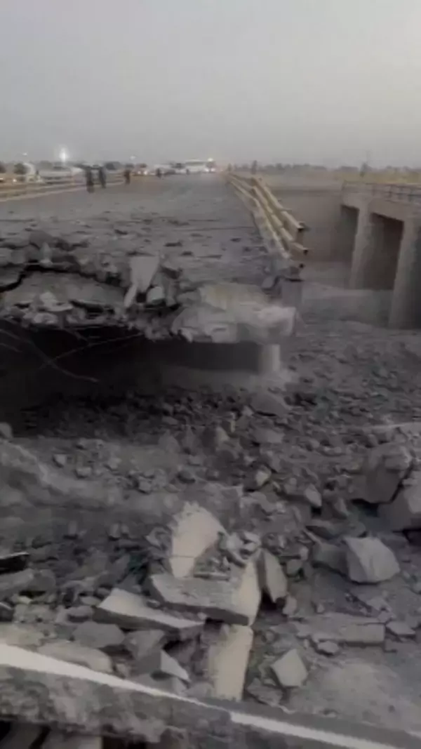 イラン南部の崩壊した橋