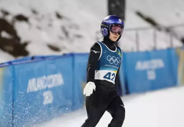 ２回目の飛躍を終えた高梨　五輪