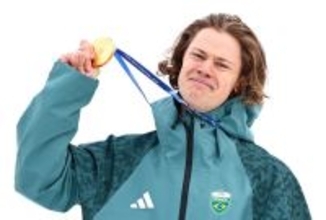 メダルを掲げるブローテン　五輪