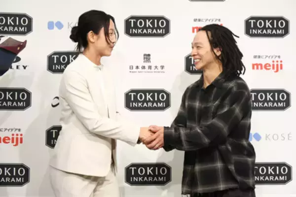 「平野歩夢がサプライズ登場＝高木美帆引退会見」の画像