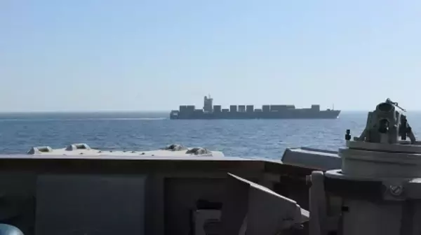 米軍、イラン船に発砲し拿捕