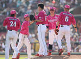 「喜ぶ楽天ナイン　プロ野球」の画像1