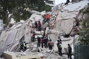 地震で１６０人超死亡